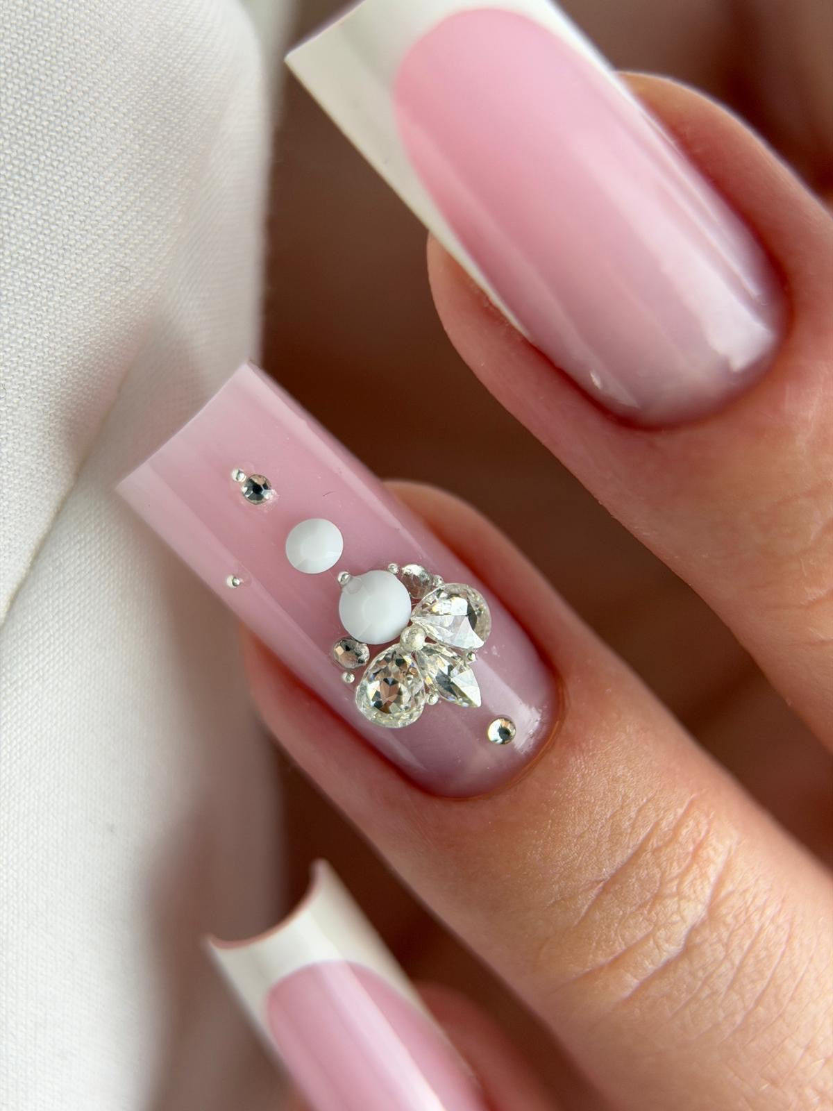 Acrygel sau gel clasic pentru unghii rezistente