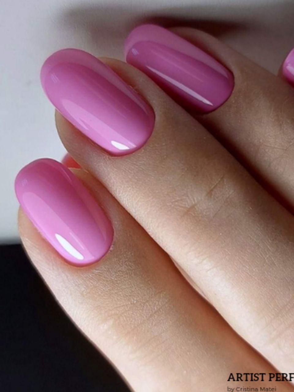 Manichiura cu oja semipermanenta cu apex